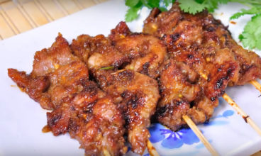 Brochettes de porc au grill – Moo ping หมูปิ้ง