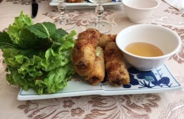 La Petite Table De Saigon